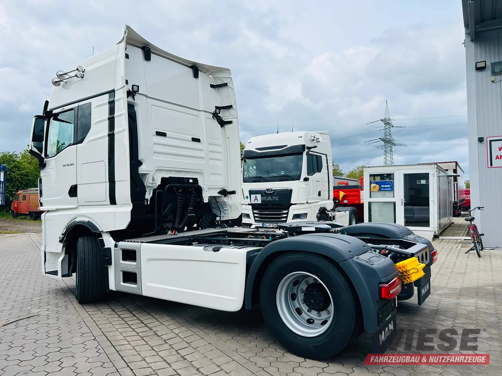 MAN TGX 18.520 von Wiese Trailer Rent in Petershagen mieten ab 3150.00€