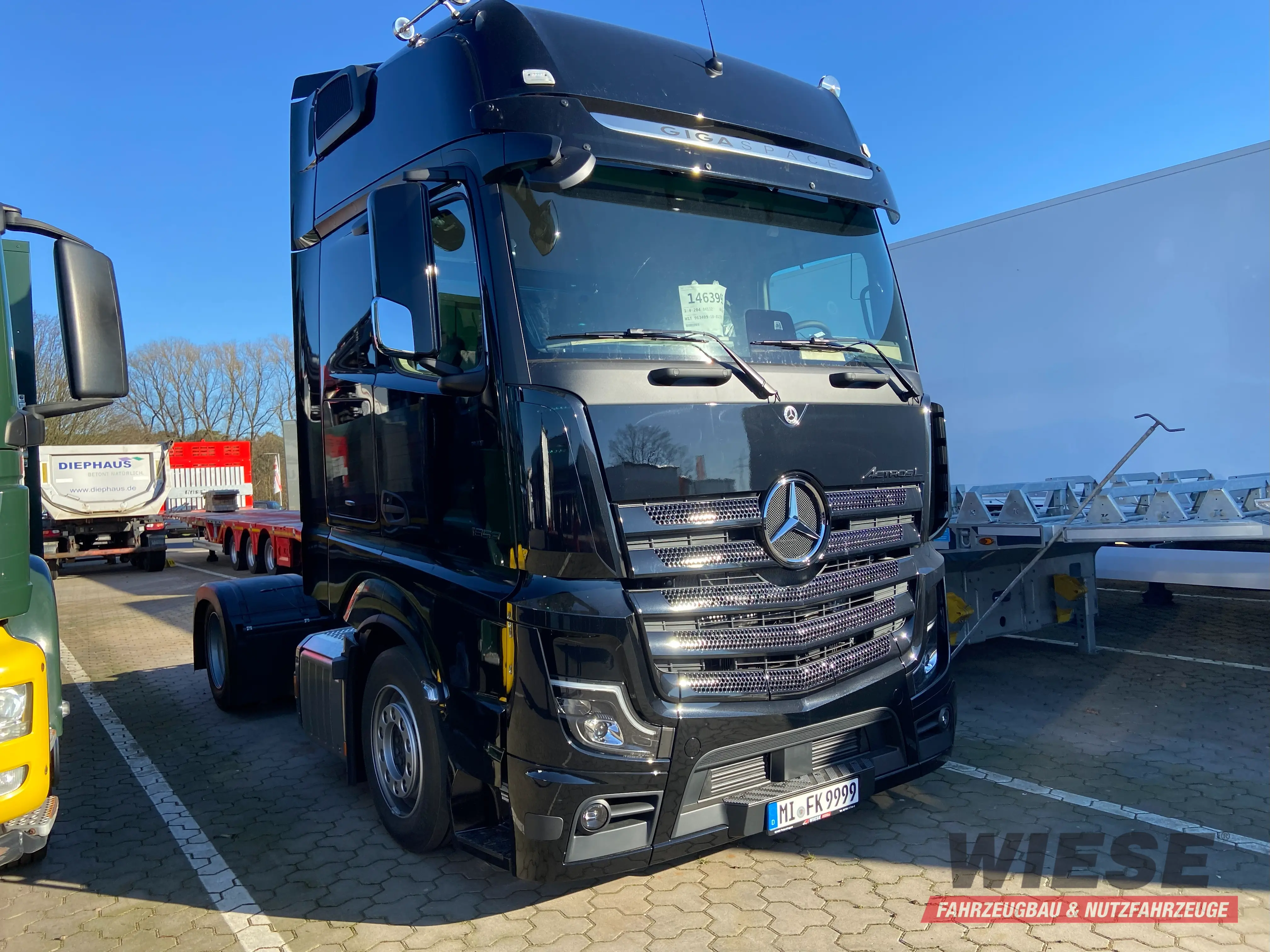 Merces Benz SZM Actros von Wiese Trailer Rent in Petershagen mieten ab 2511.00€