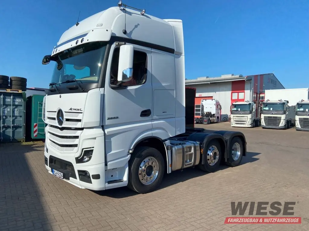 Mercedes SZM von Wiese Trailer Rent in Petershagen mieten ab 3300.00€