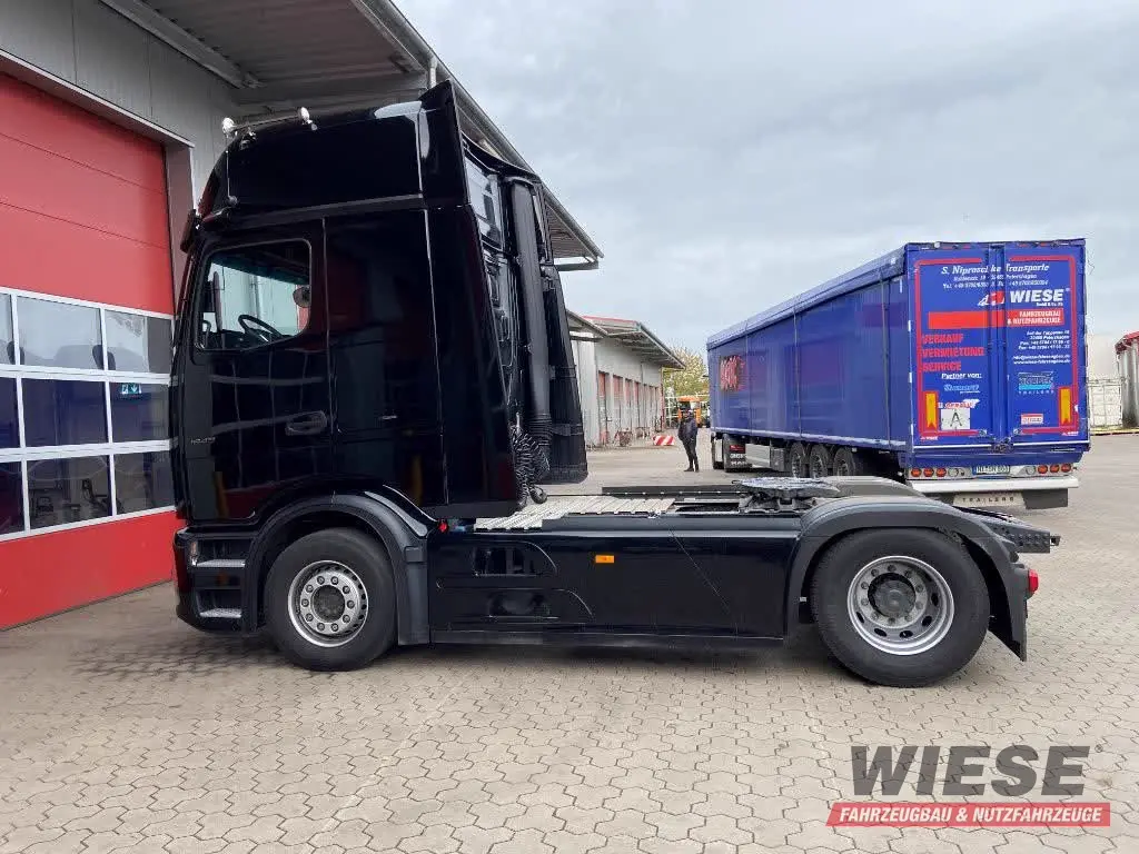 Mercedes SZM von Wiese Trailer Rent in Petershagen mieten ab 2950.00€