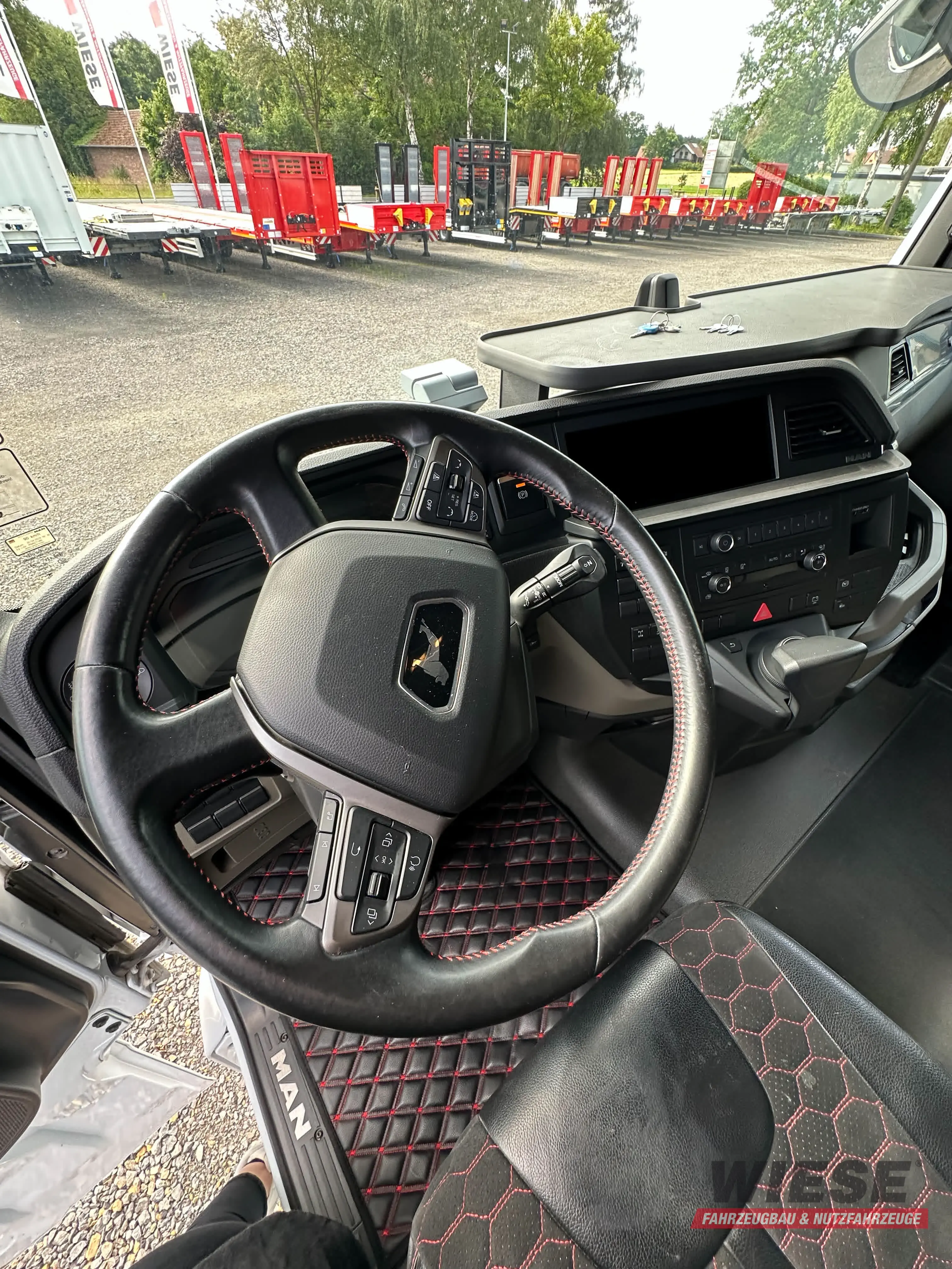 MAN TGX SZM von Wiese Trailer Rent in Petershagen mieten ab 3000.00€