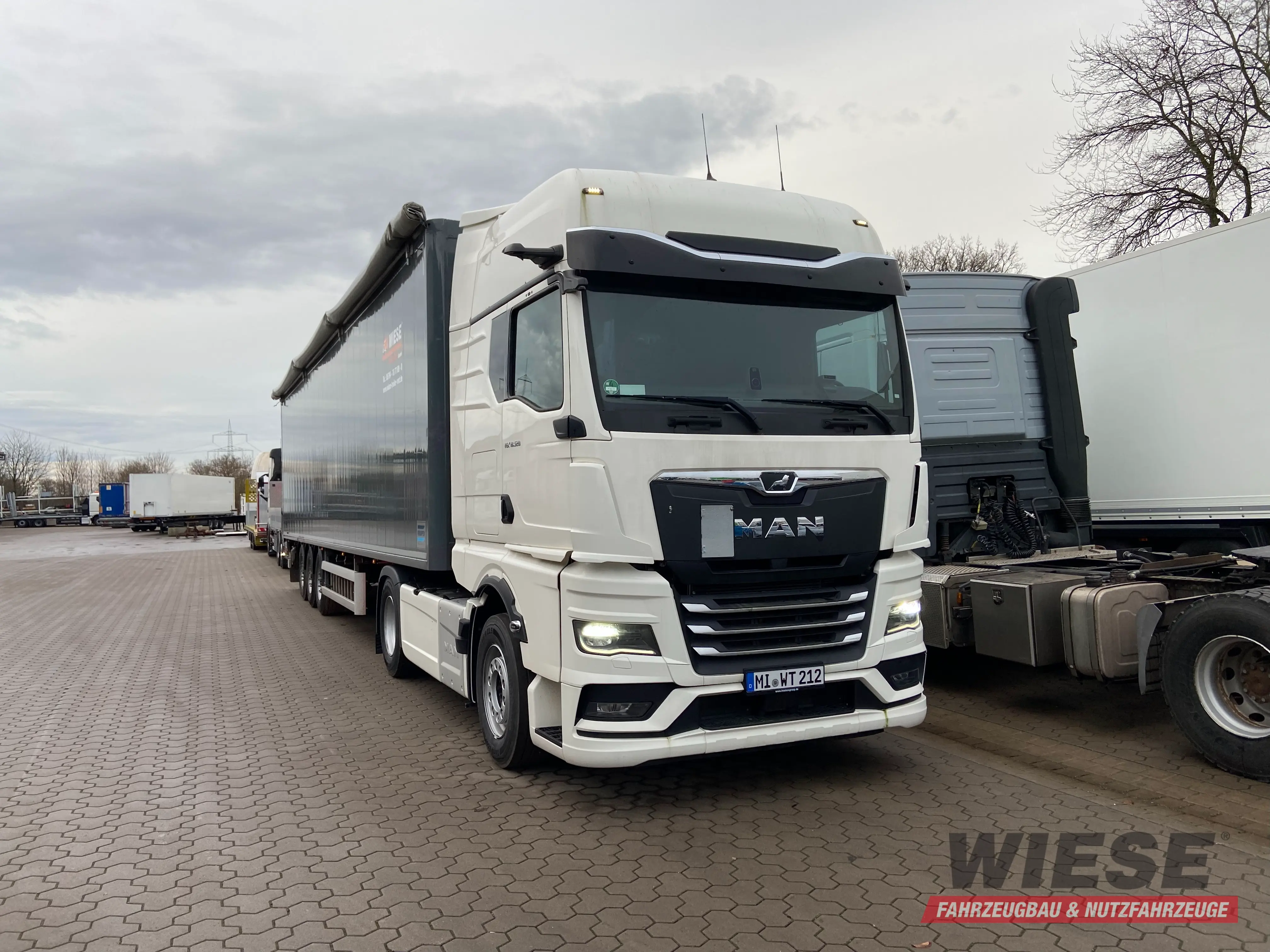 MAN TGX von Wiese Trailer Rent in Petershagen mieten ab 3200.00€