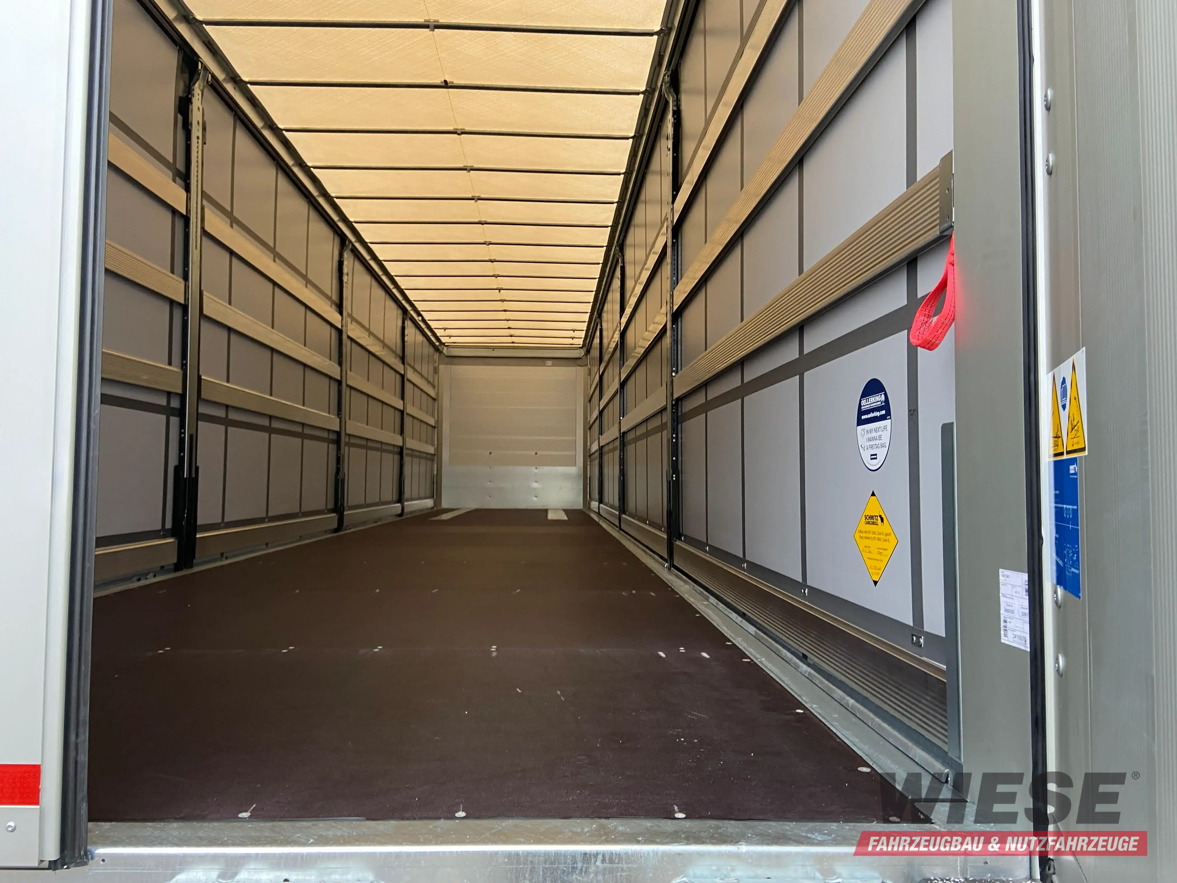 Schmitz Plane von Wiese Trailer Rent in Petershagen mieten ab 720.00€