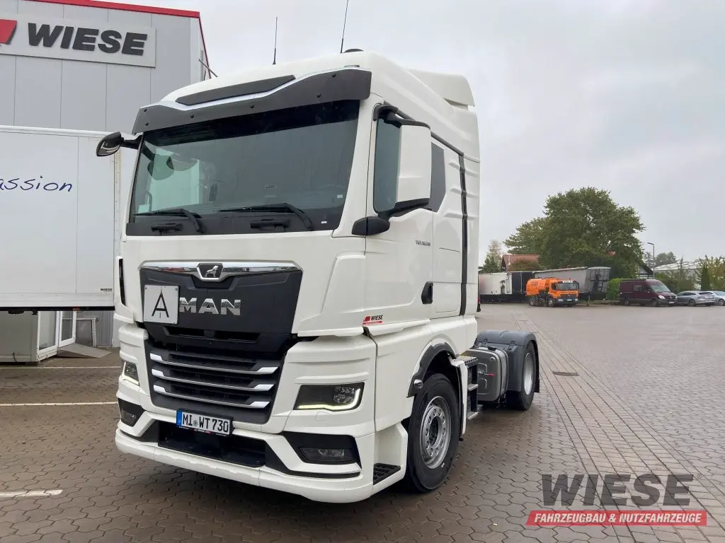 MAN TGX 18.510 4x2 BL Sattelzugmaschine von Wiese Trailer Rent in Petershagen mieten ab 3150.00€