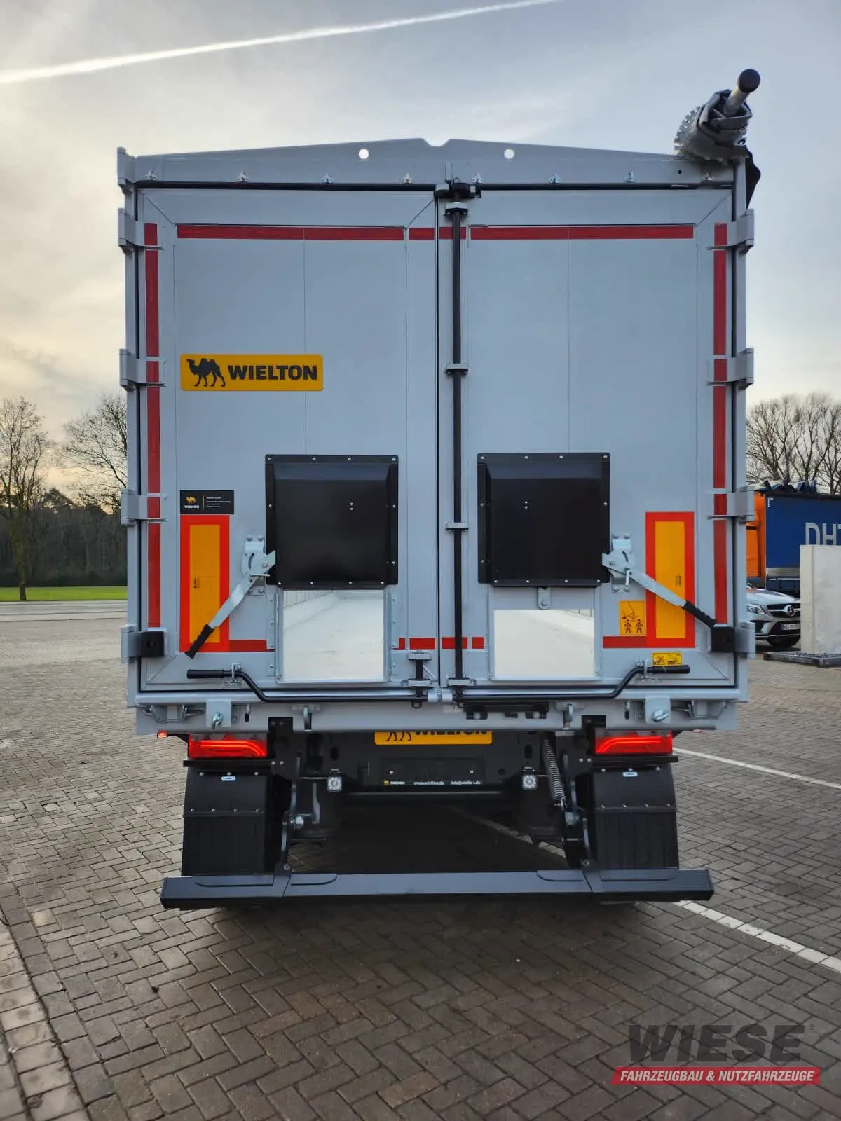 Wielton Alu Kipper 50m³ von Wiese Trailer Rent in Petershagen mieten ab 1575.00€