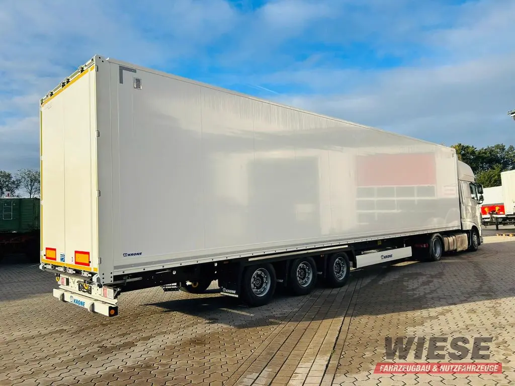 Krone SDK 27 3-Achs Mega Koffer Auflieger von Wiese Trailer Rent in Petershagen mieten ab 500.00€