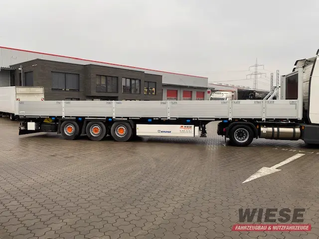 Krone Plateau Stahlmatte von Wiese Trailer Rent in Petershagen mieten ab 875.00€