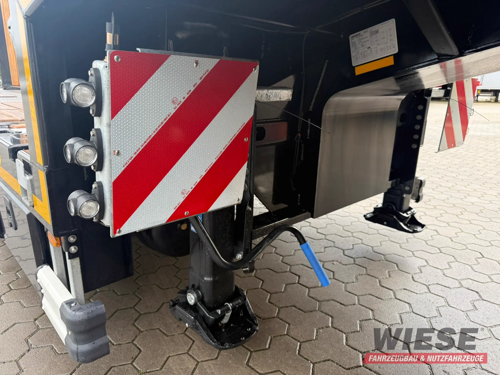 Kössbohrer SLAR3 Tele Tiefbett Radmulden von Wiese Trailer Rent in Petershagen mieten ab 1900.00€