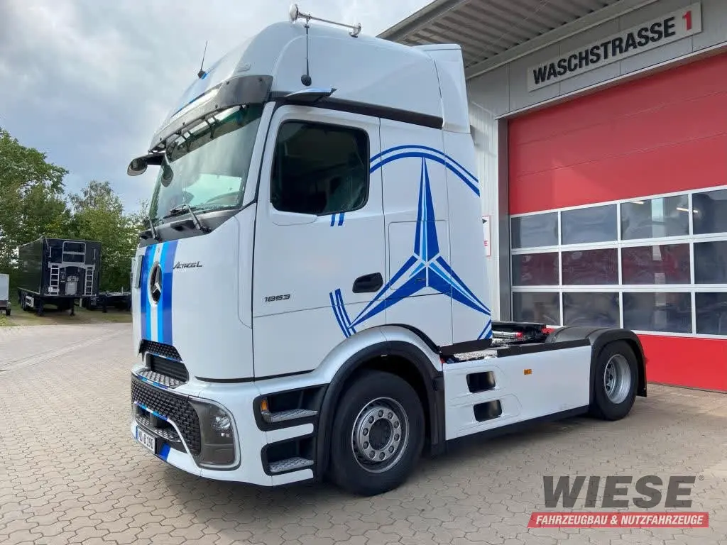 Mercedes Sattelzugmaschine von Wiese Trailer Rent in Petershagen mieten ab 3100.00€