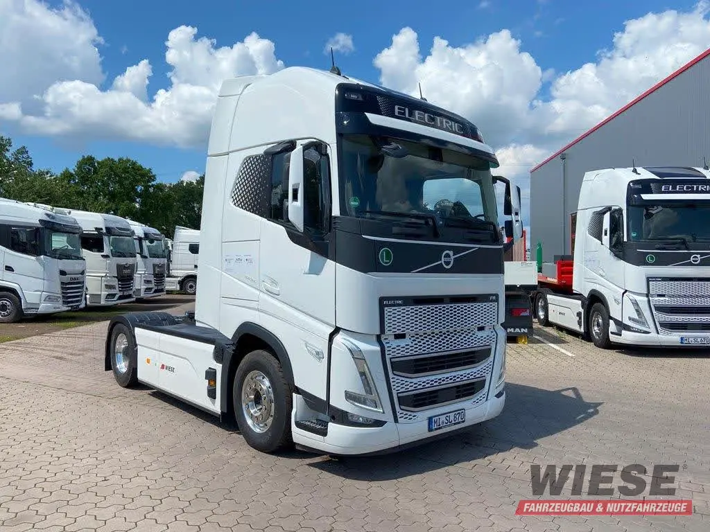 Volvo FH Elektro von Wiese Trailer Rent in Petershagen mieten ab 4500.00€