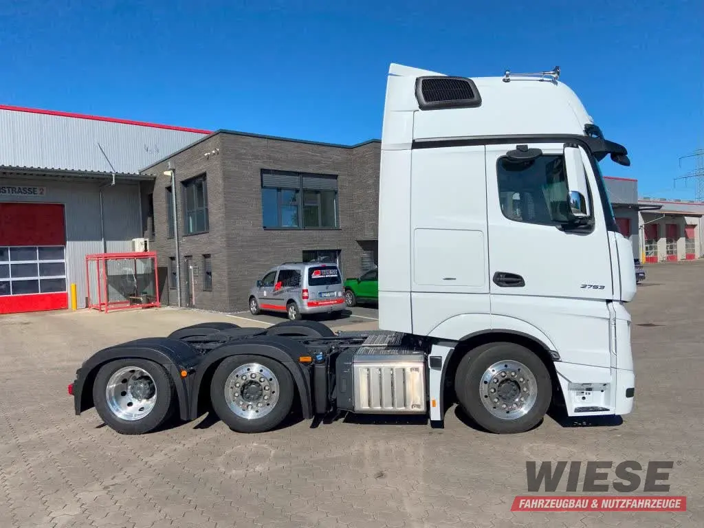Mercedes SZM Actros von Wiese Trailer Rent in Petershagen mieten ab 3100.00€