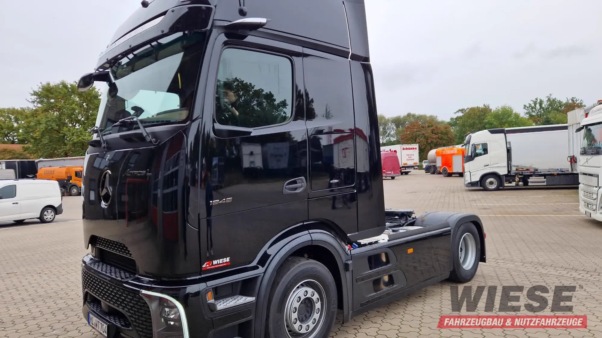 Mercedes-Benz SZM von Wiese Trailer Rent in Petershagen mieten ab 3000.00€