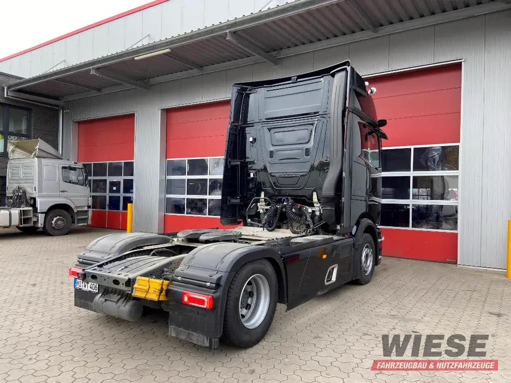 Mercedes SZM von Wiese Trailer Rent in Petershagen mieten ab 2950.00€
