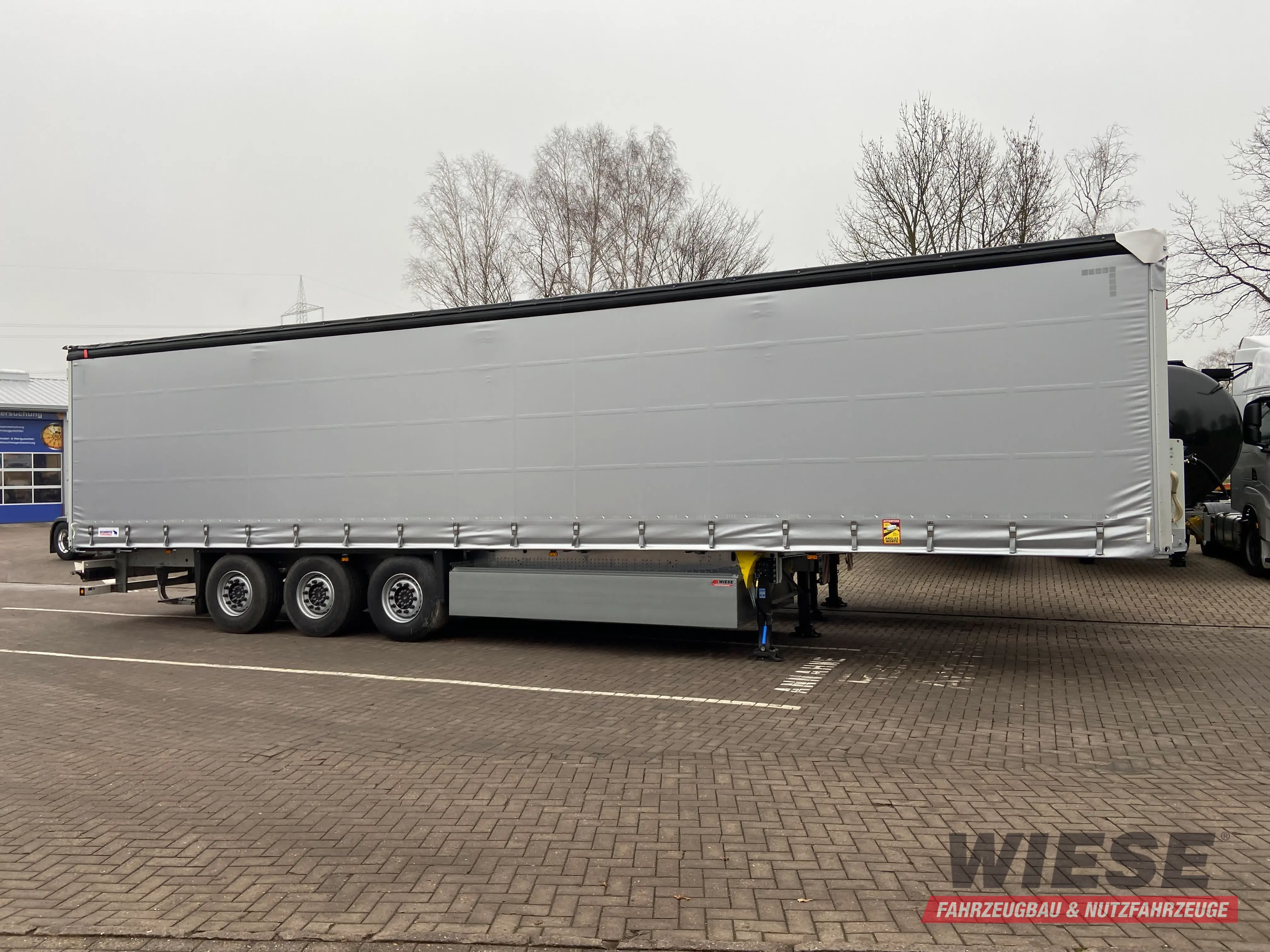 Schmitz Plane von Wiese Trailer Rent in Petershagen mieten ab 720.00€