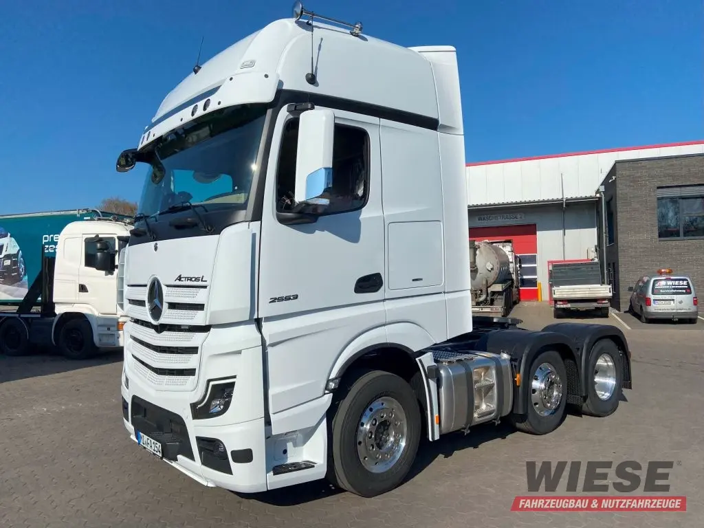 Mercedes SZM von Wiese Trailer Rent in Petershagen mieten ab 3300.00€
