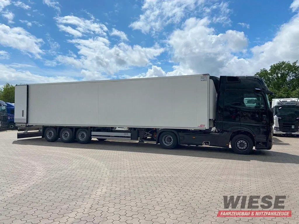 Schmitz Cargobull Kühler SCB*S3