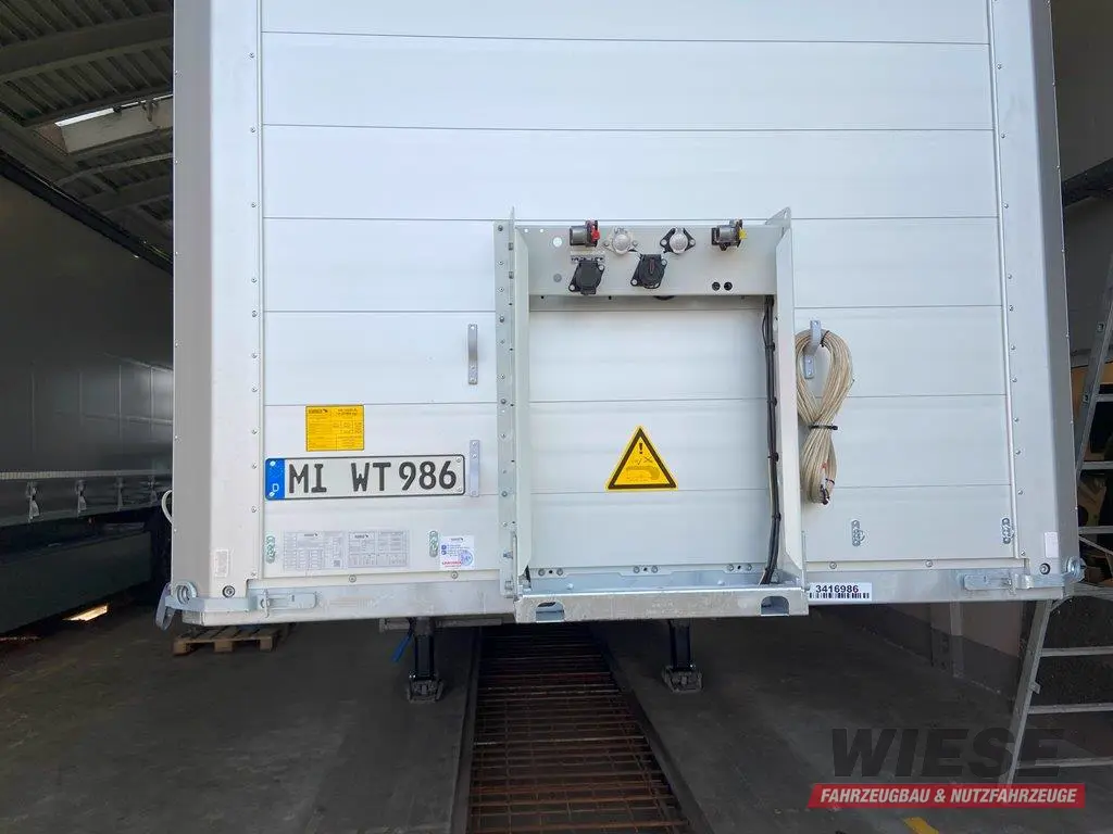 Schmitz Plane von Wiese Trailer Rent in Petershagen mieten ab 700.00€