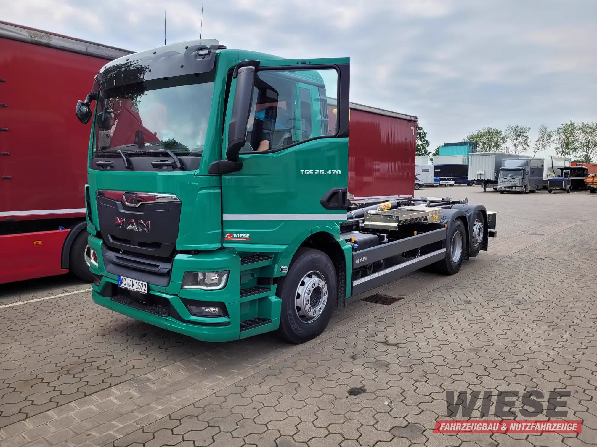 MAN LKW Hyva Abrollkipper von Wiese Trailer Rent in Petershagen mieten ab 3775.00€