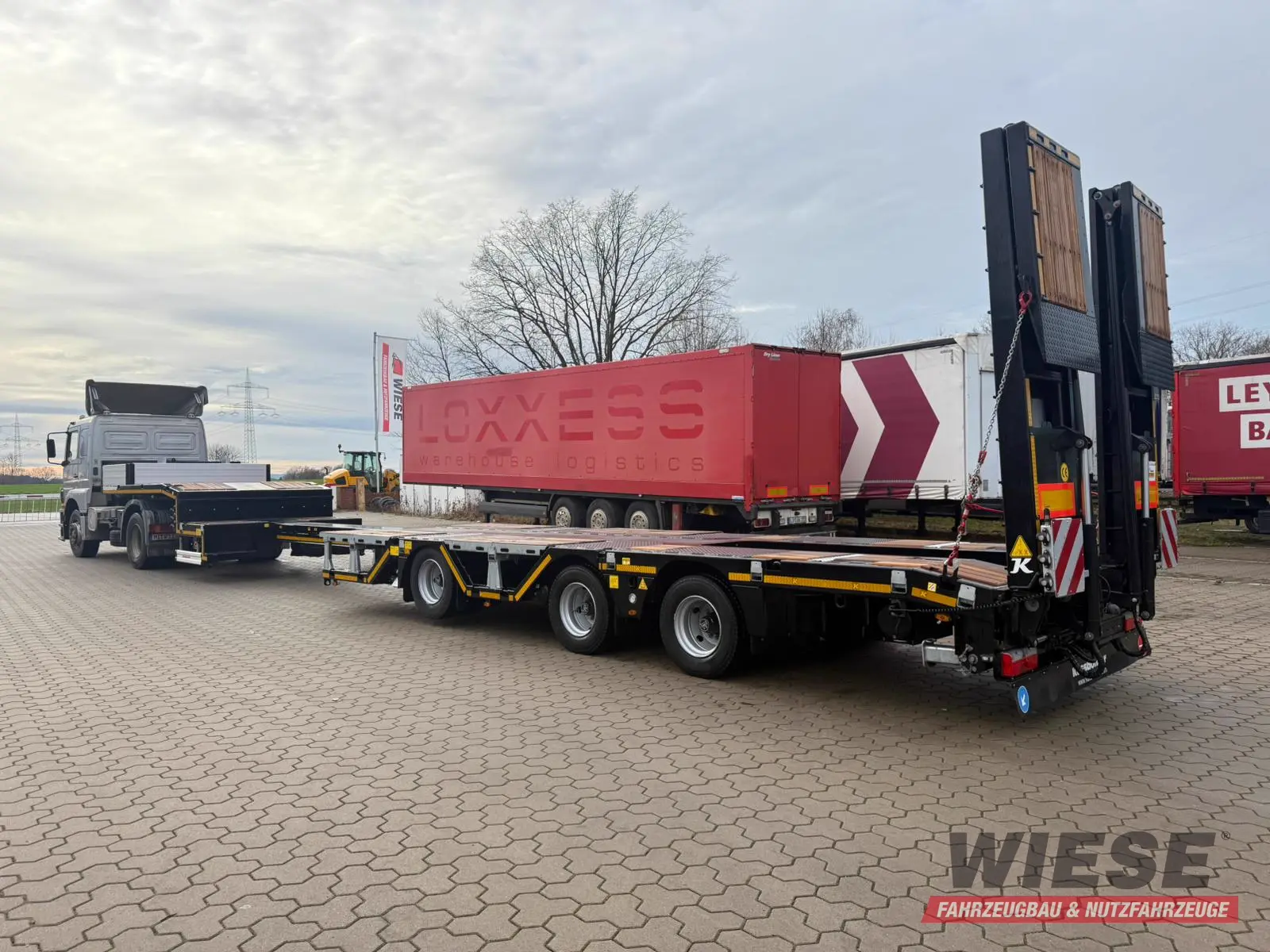 Kössbohrer SLAR3 Tele Tiefbett Radmulden von Wiese Trailer Rent in Petershagen mieten ab 1900.00€