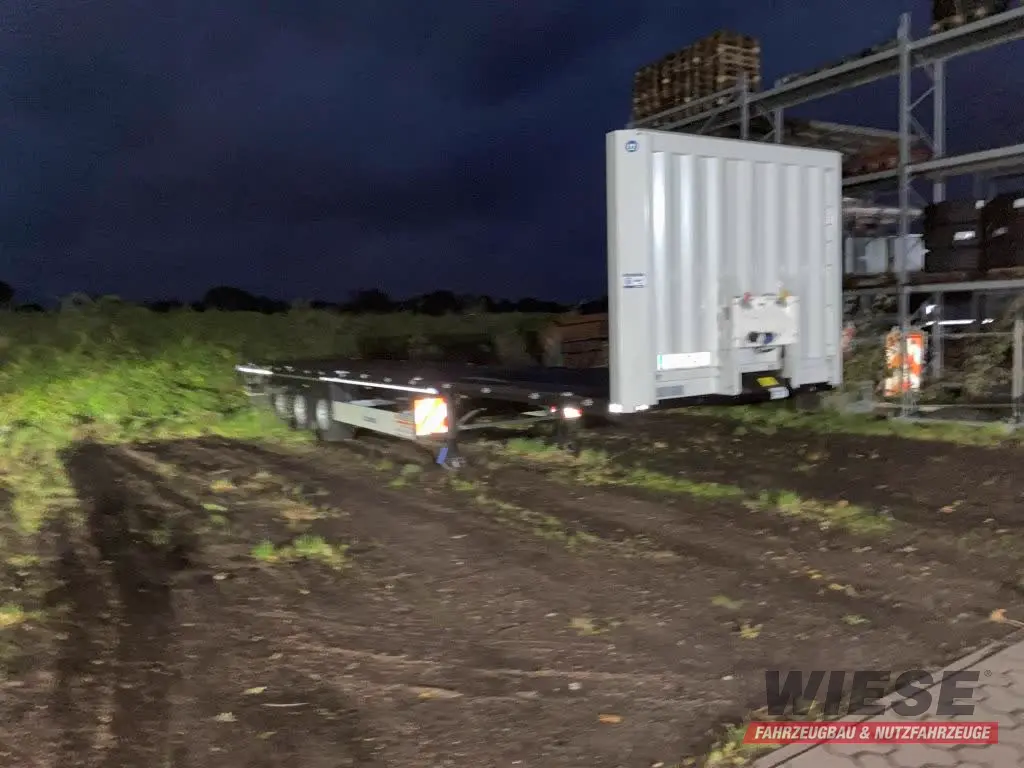 Krone-Plattform-Sattelauflieger von Wiese Trailer Rent in Petershagen mieten ab 850.00€