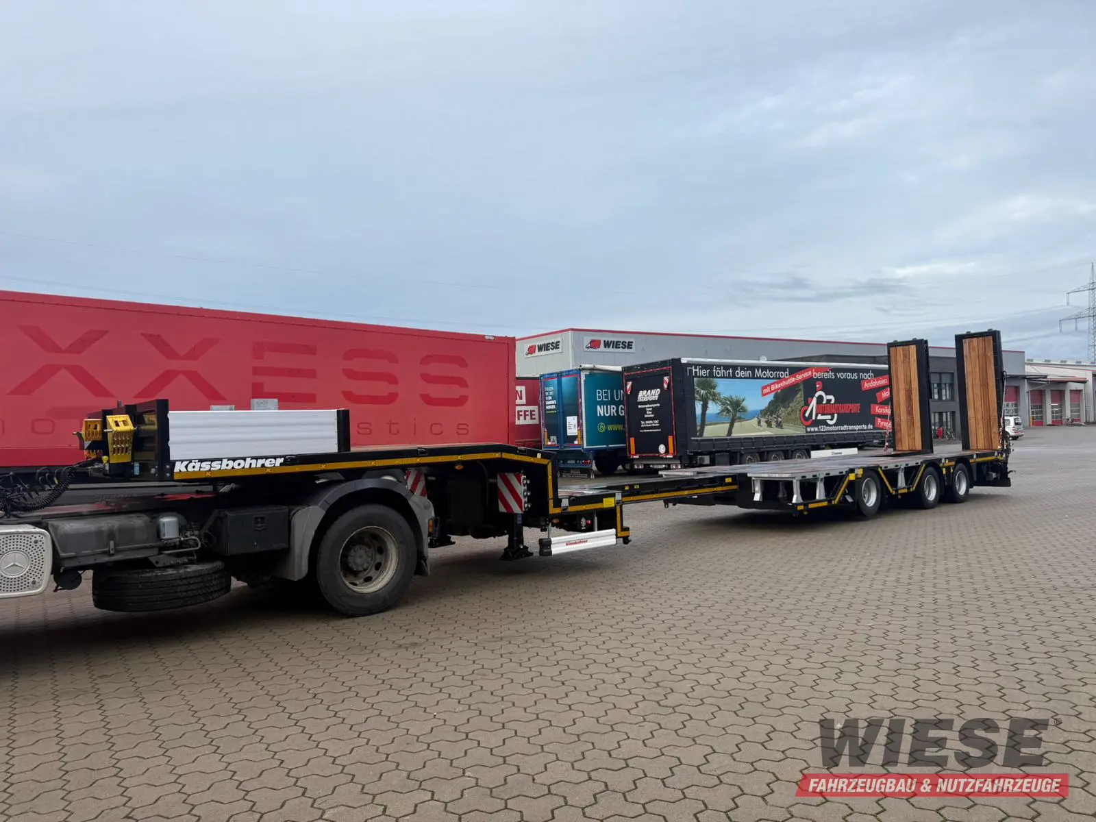 Kössbohrer SLAR3 Tele Tiefbett Radmulden von Wiese Trailer Rent in Petershagen mieten ab 1900.00€