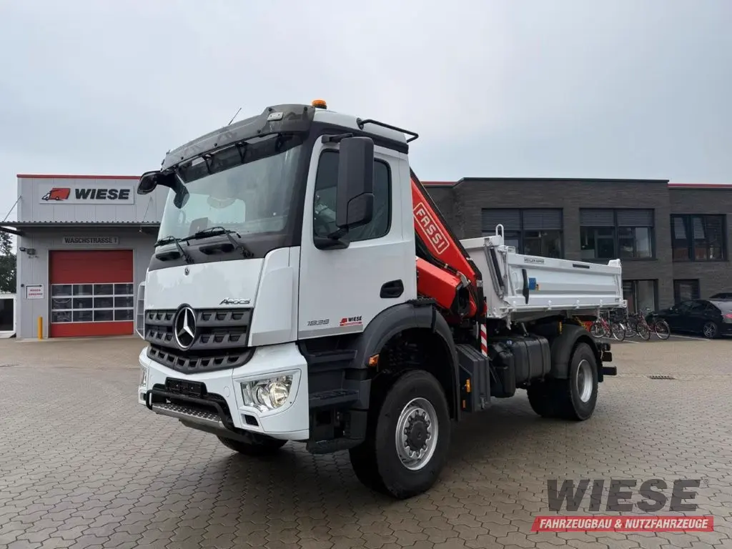 Krone-Plattform-Sattelauflieger von Wiese Trailer Rent in Petershagen mieten ab 850.00€