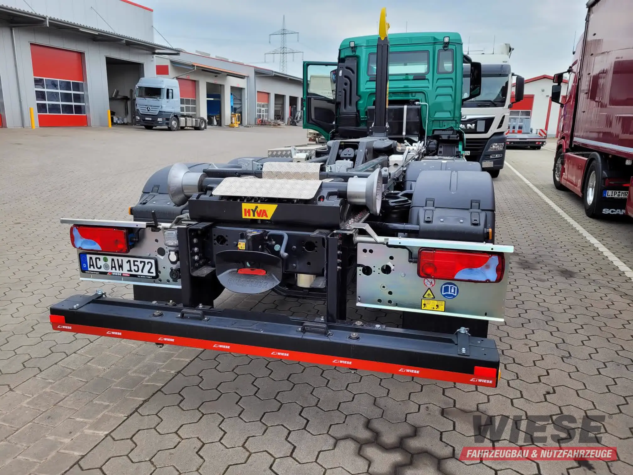 MAN LKW Hyva Abrollkipper von Wiese Trailer Rent in Petershagen mieten ab 3775.00€