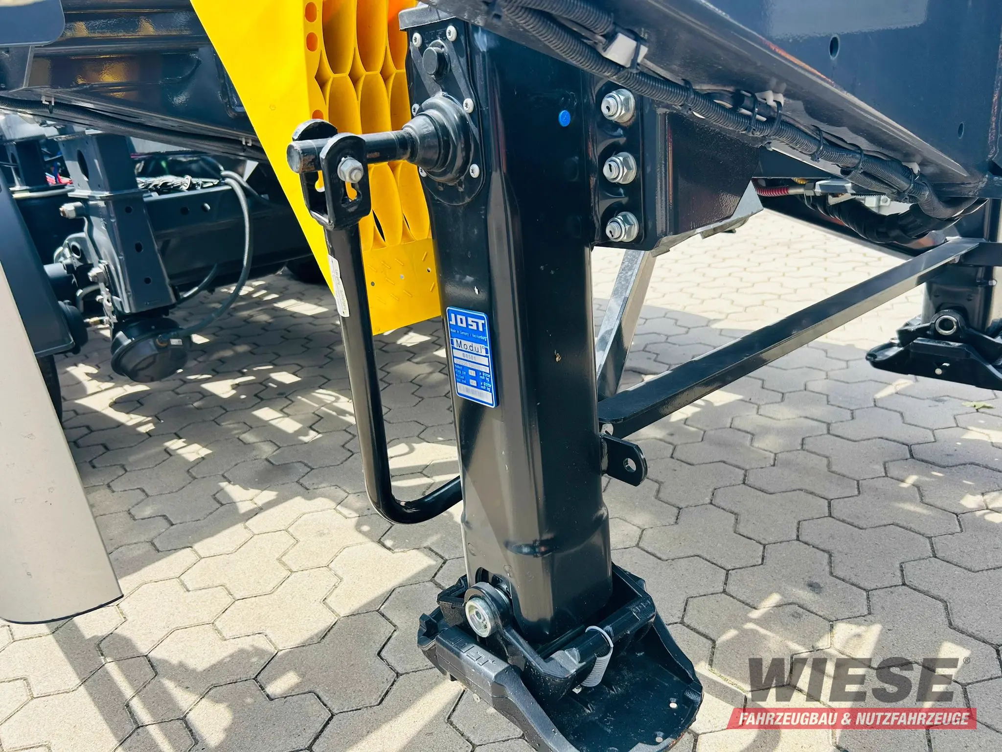 Kässbohrer Multicont - Container Chassis von Wiese Trailer Rent in Petershagen mieten ab 650.00€