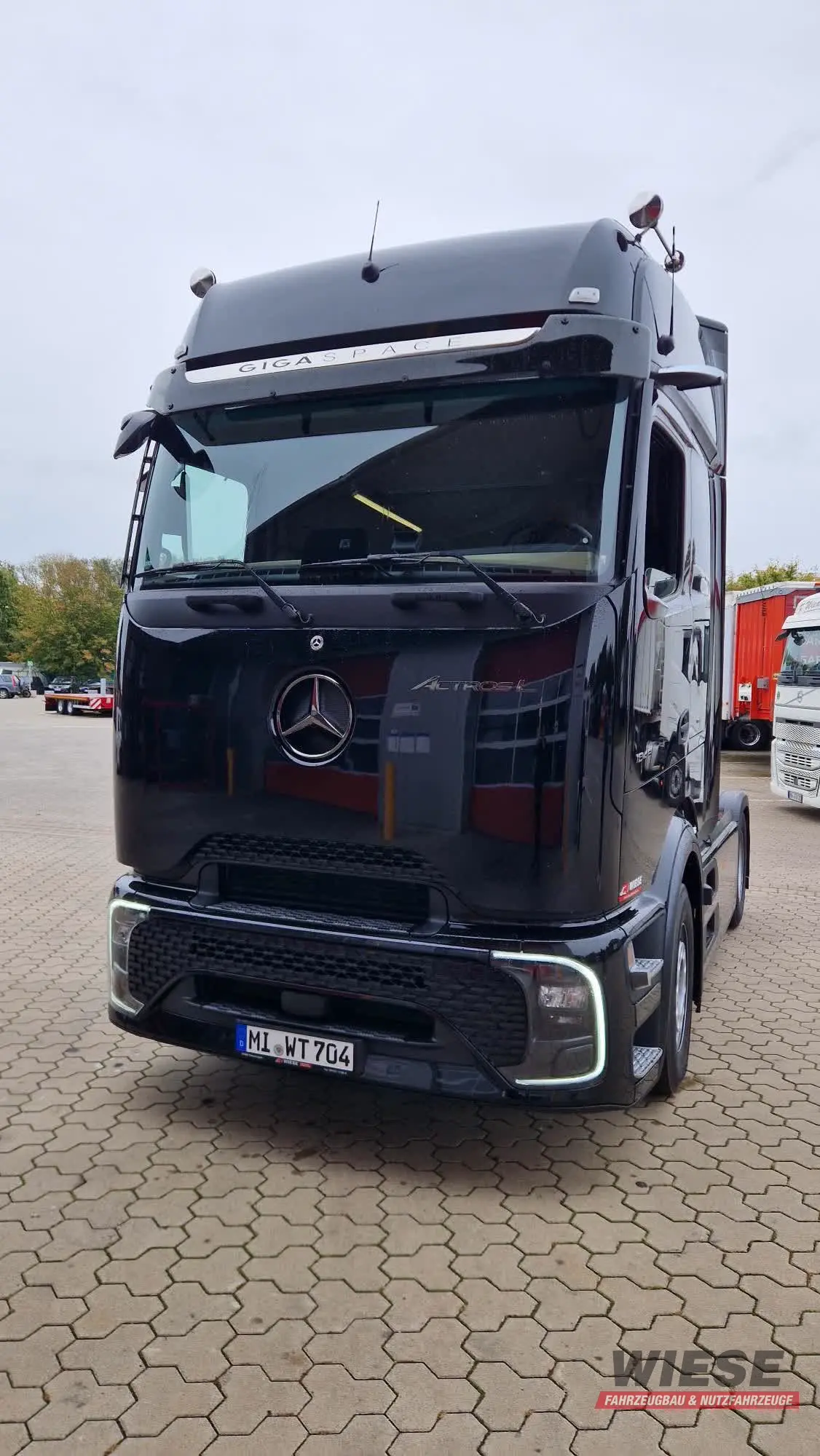 Mercedes-Benz SZM von Wiese Trailer Rent in Petershagen mieten ab 3000.00€