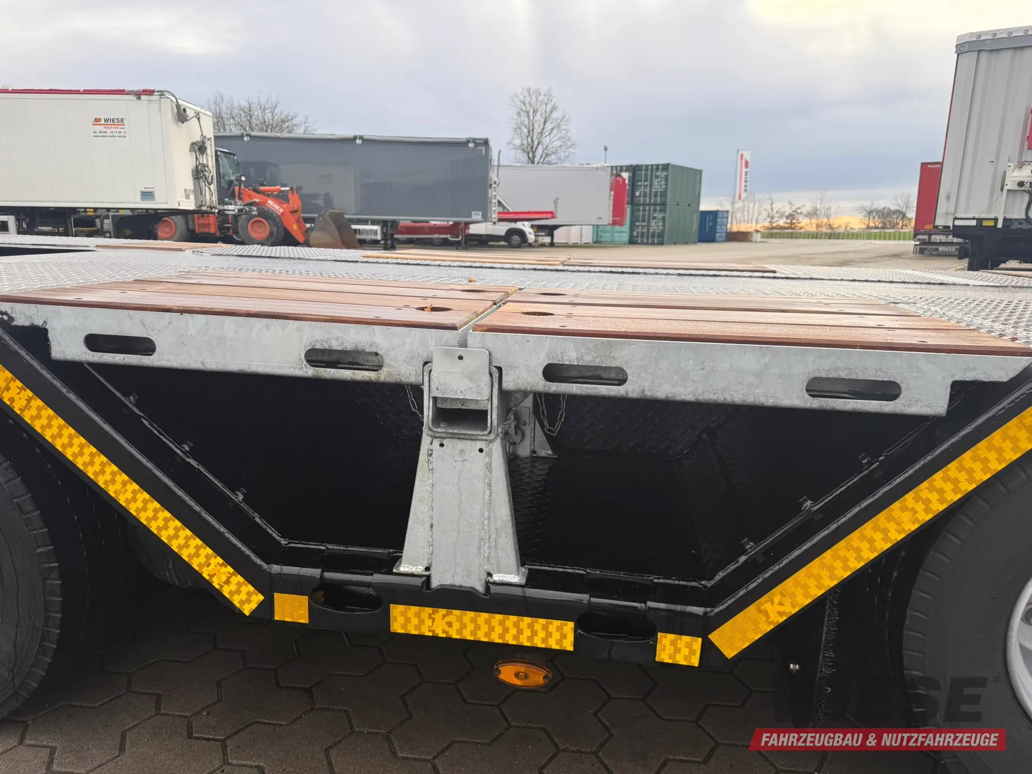 Kössbohrer SLAR3 Tele Tiefbett Radmulden von Wiese Trailer Rent in Petershagen mieten ab 1900.00€