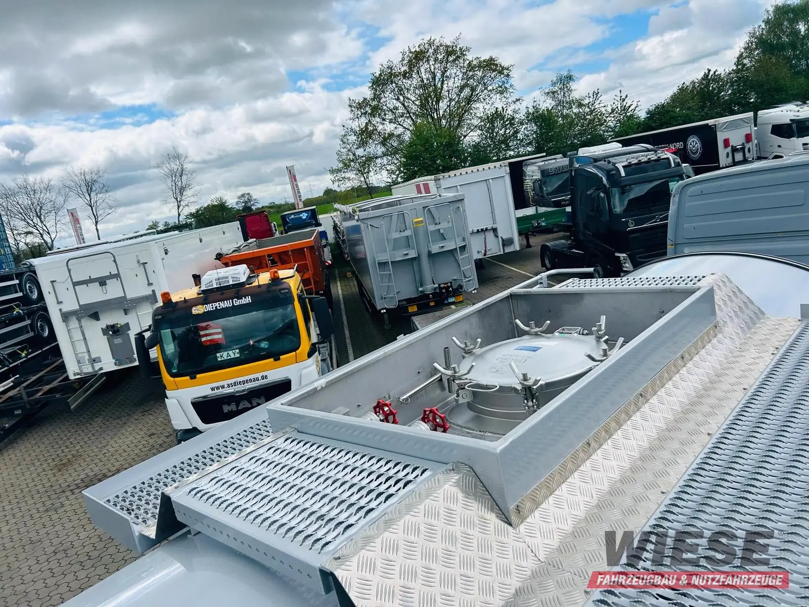 Kässbohrer Tankauflieger - Tageszulassung von Wiese Trailer Rent in Petershagen mieten ab 2500.00€