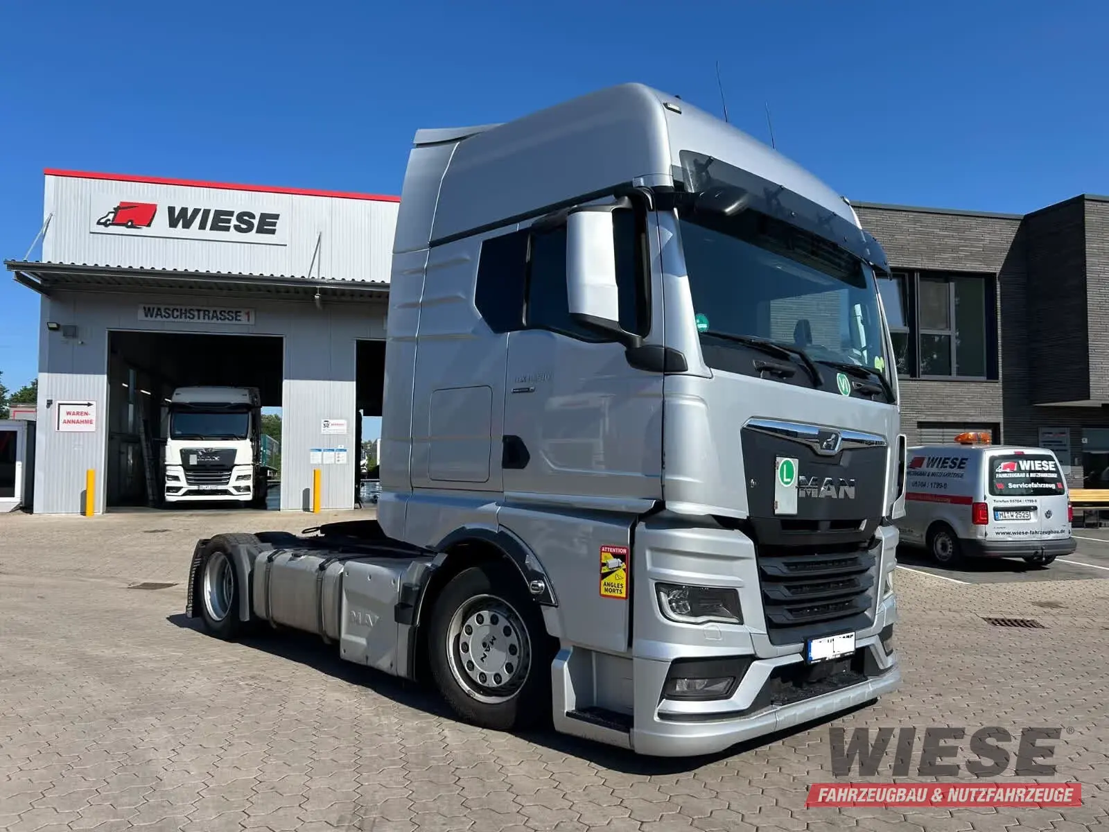 MAN Mega  SZM TGX 18.510 4x2 LL SA von Wiese Trailer Rent in Petershagen mieten ab 2900.00€