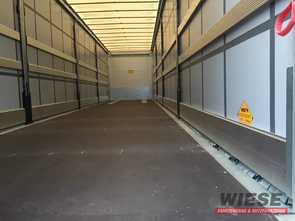 Schmitz Plane von Wiese Trailer Rent in Petershagen mieten