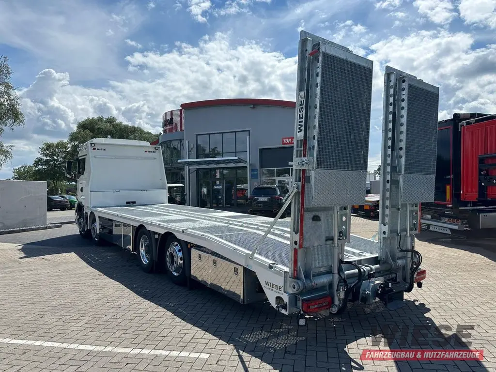 MAN TGS LKW Baumaschinentransporter von Wiese Trailer Rent in Petershagen mieten ab 3487.78€
