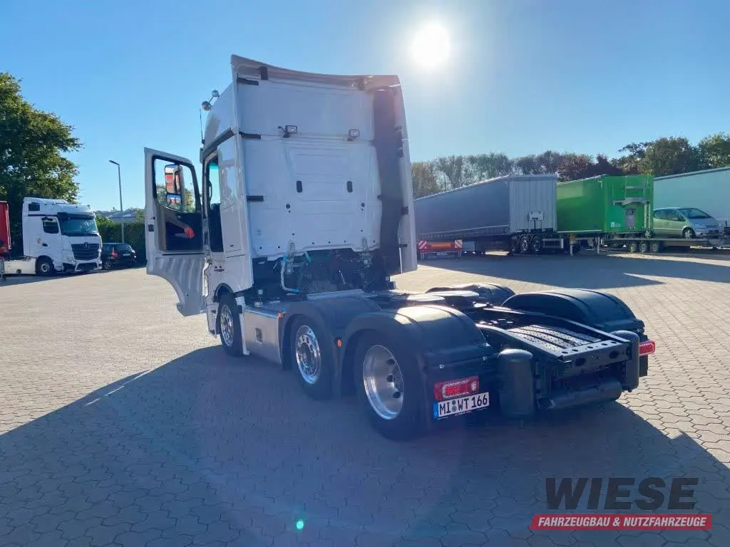 Mercedes SZM Actros von Wiese Trailer Rent in Petershagen mieten ab 3100.00€