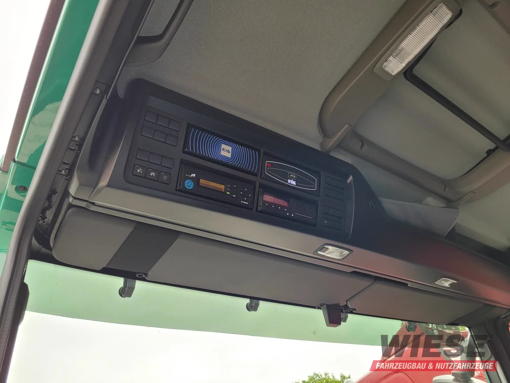 MAN LKW Hyva Abrollkipper von Wiese Trailer Rent in Petershagen mieten ab 3775.00€