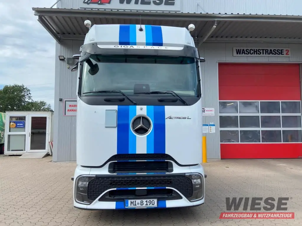 Mercedes Sattelzugmaschine von Wiese Trailer Rent in Petershagen mieten ab 3100.00€