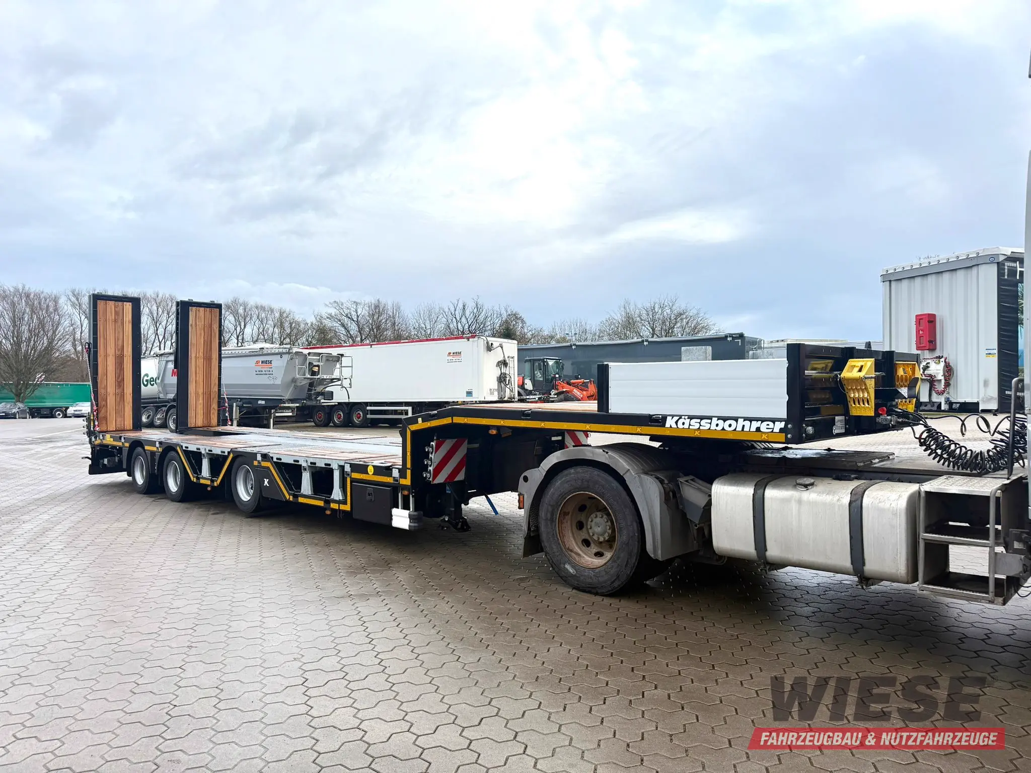 Kössbohrer SLAR3 Tele Tiefbett Radmulden von Wiese Trailer Rent in Petershagen mieten ab 1900.00€
