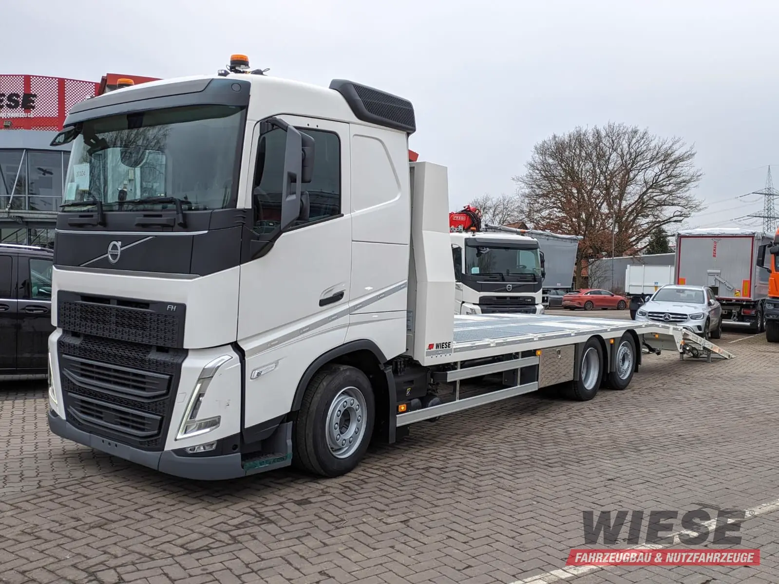 VOLVO LKW  Arbeitsbühnentransporter von Wiese Trailer Rent in Petershagen mieten ab 4185.00€