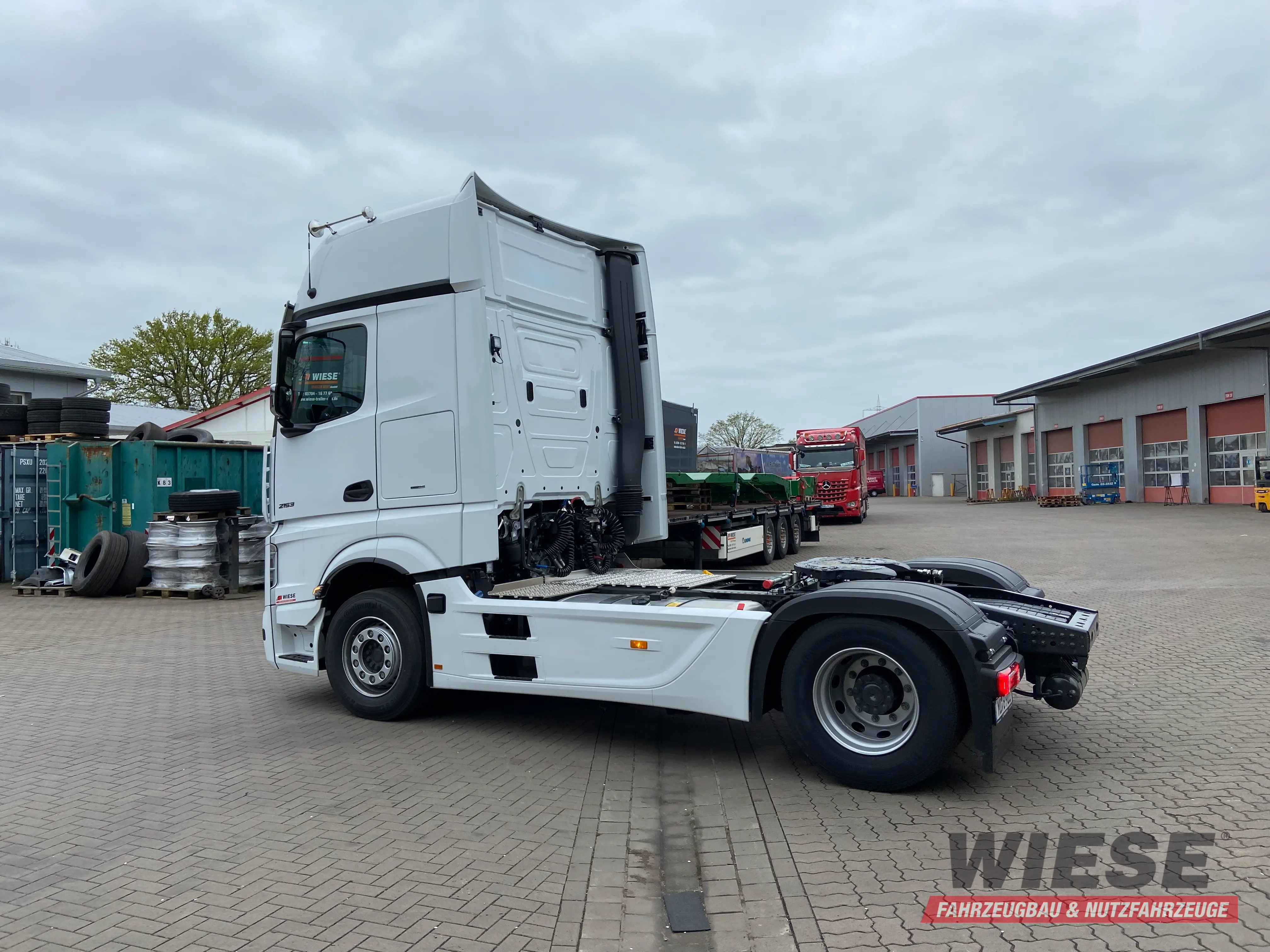 Mercedes SZM von Wiese Trailer Rent in Petershagen mieten ab 3150.00€