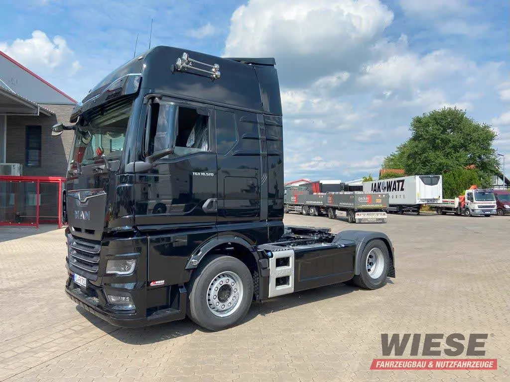 MAN Sattelzugmaschine von Wiese Trailer Rent in Petershagen mieten ab 2800.00€