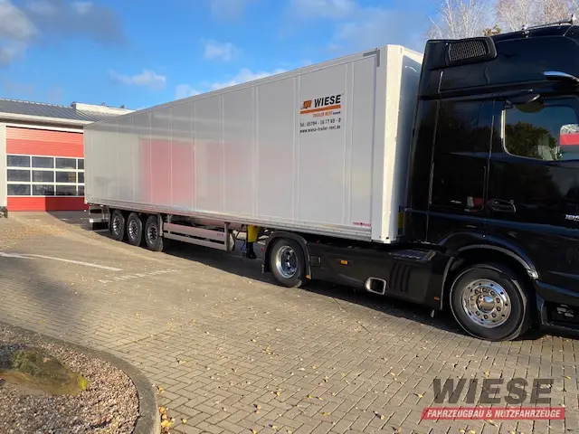 Schmitz Dreiachs von Wiese Trailer Rent in Petershagen mieten ab 845.00€