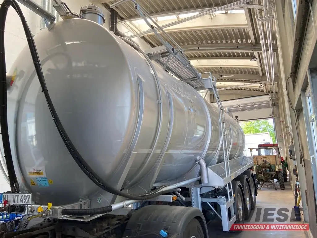 Kässbohrer Tankauflieger von Wiese Trailer Rent in Petershagen mieten ab 2000.00€