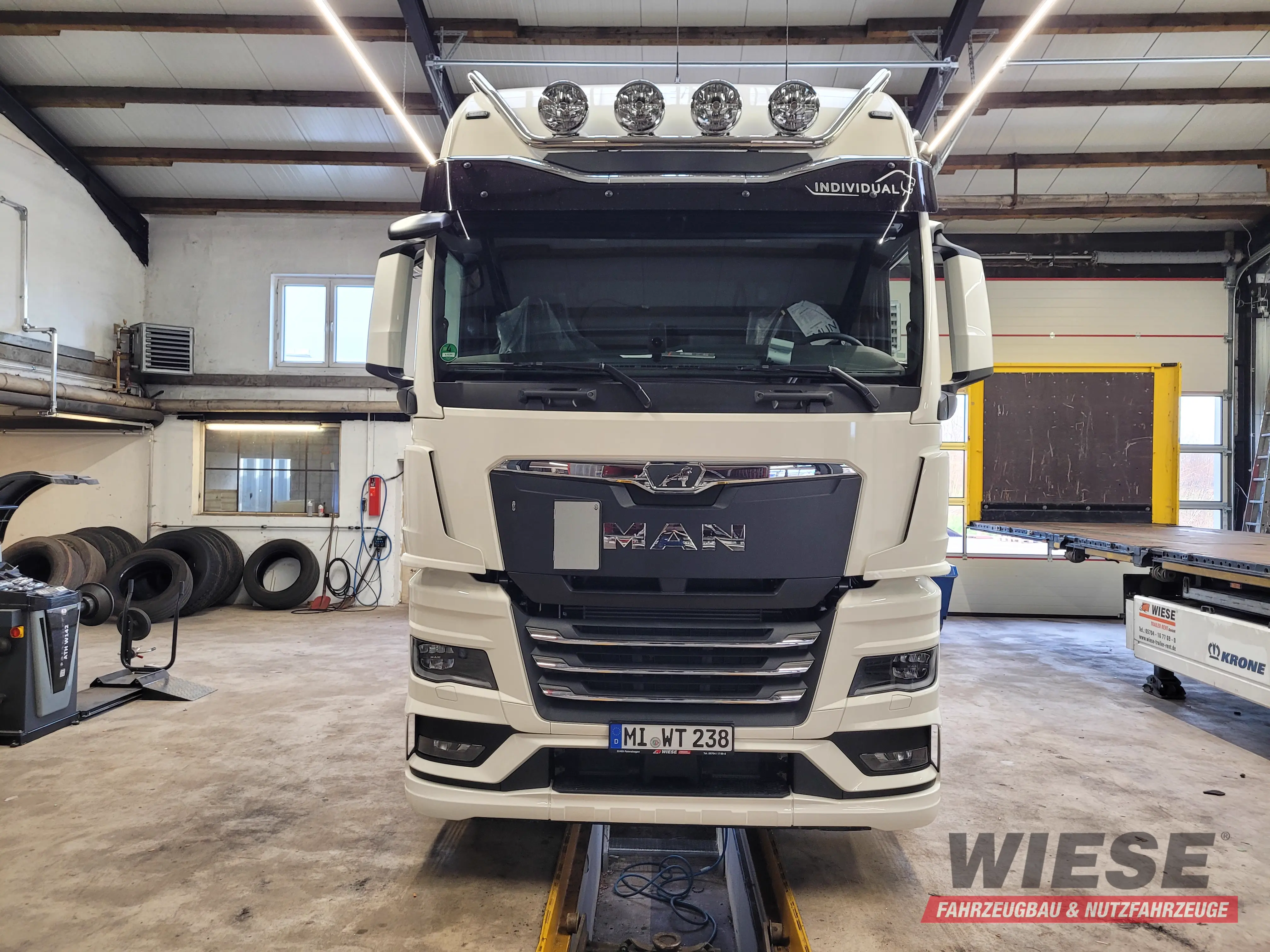 MAN Sattelzugmaschine von Wiese Trailer Rent in Petershagen mieten ab 3200.00€