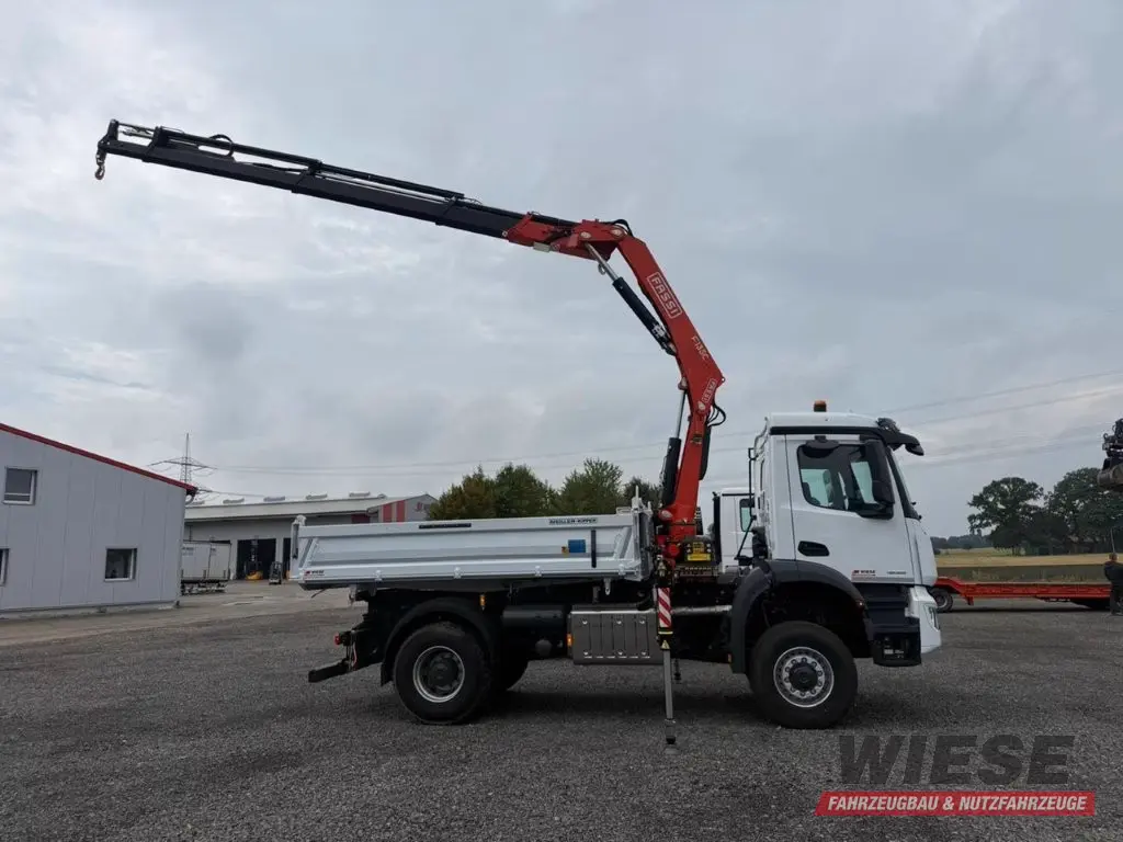 Krone-Plattform-Sattelauflieger von Wiese Trailer Rent in Petershagen mieten ab 850.00€
