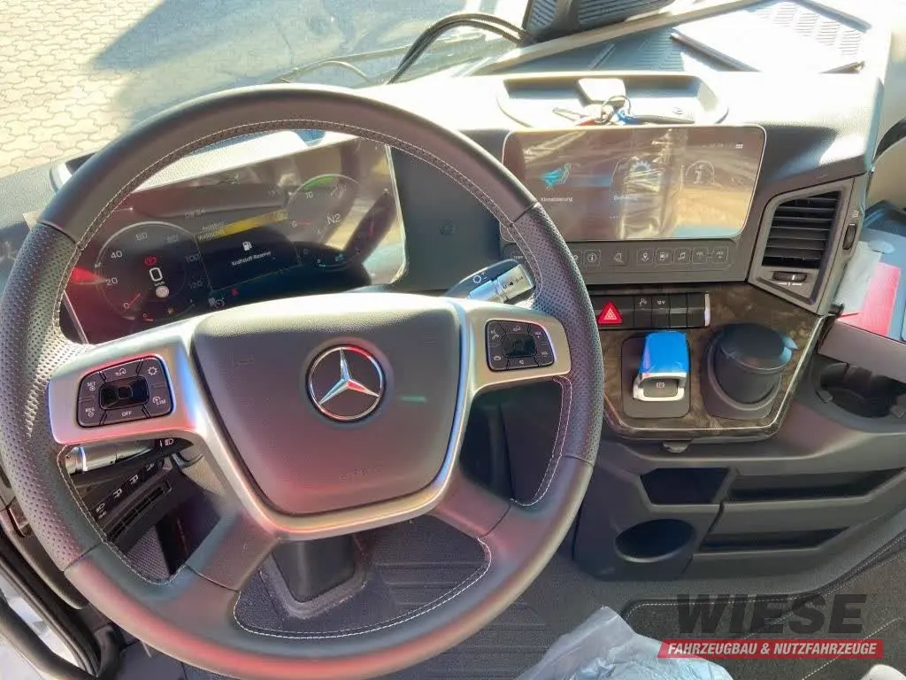 Mercedes SZM Actros von Wiese Trailer Rent in Petershagen mieten ab 3100.00€