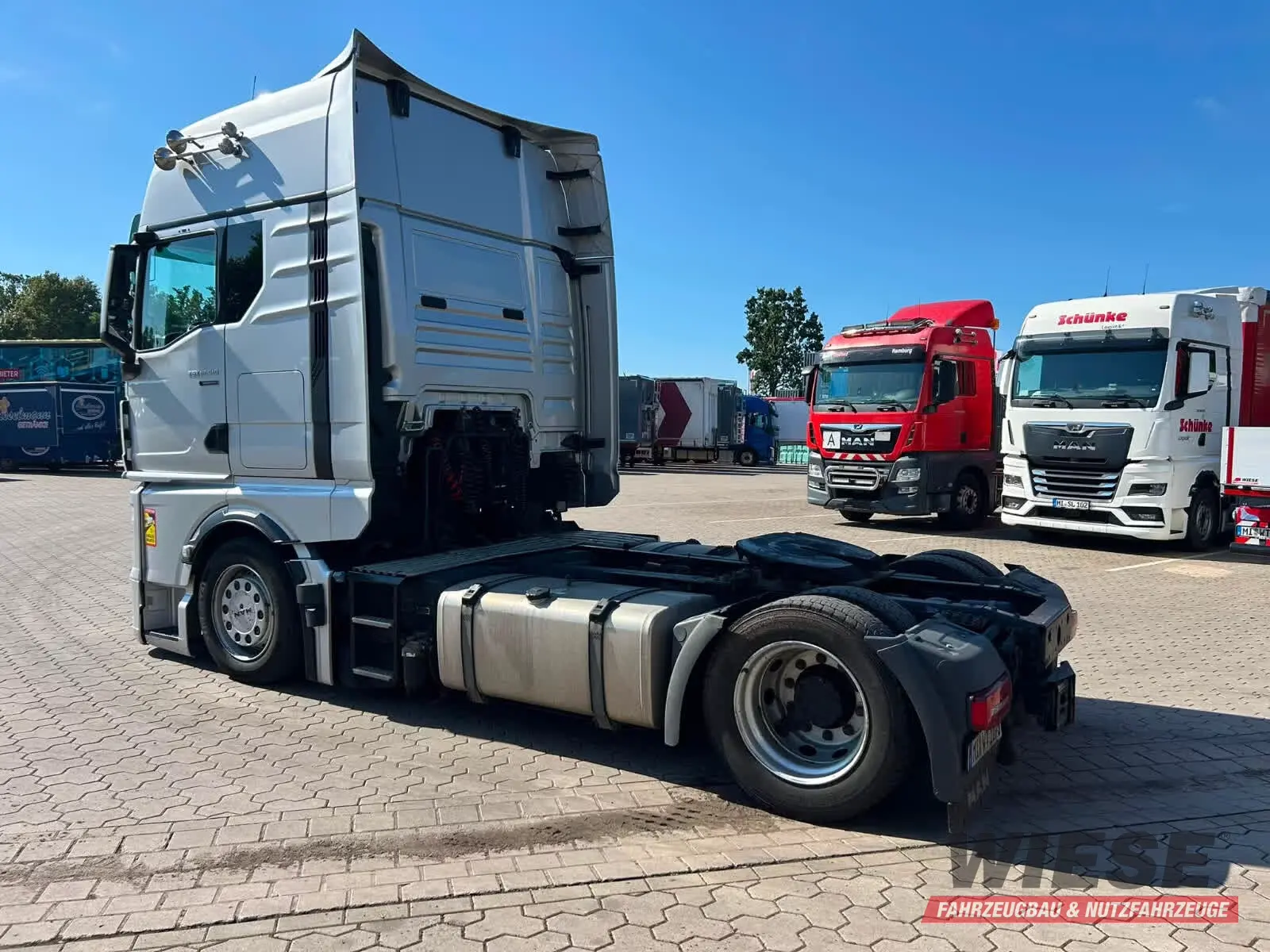 MAN Mega  SZM TGX 18.510 4x2 LL SA von Wiese Trailer Rent in Petershagen mieten ab 2900.00€