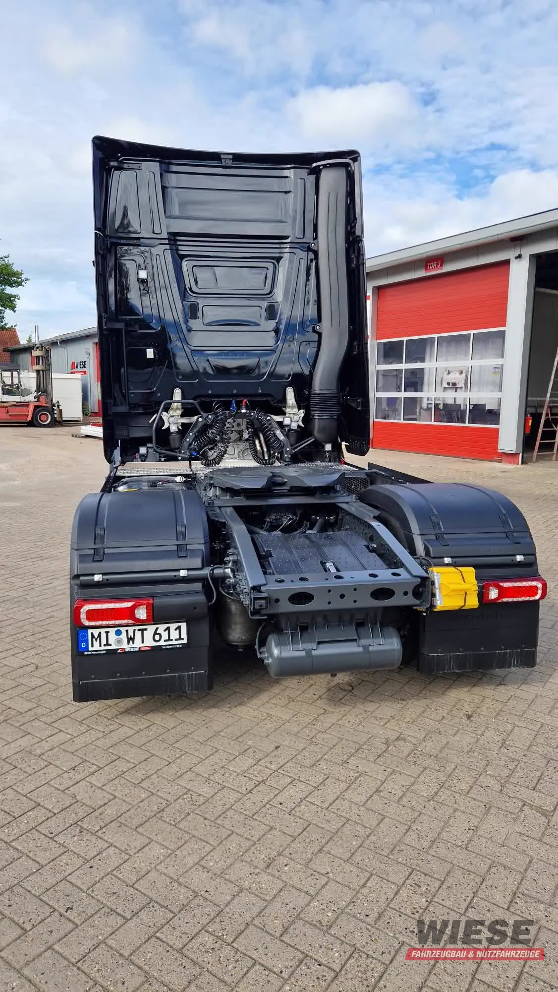 Mercedes Sattelzugmaschine von Wiese Trailer Rent in Petershagen mieten ab 3000.00€