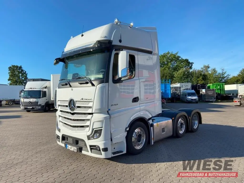 Mercedes SZM Actros von Wiese Trailer Rent in Petershagen mieten ab 3100.00€