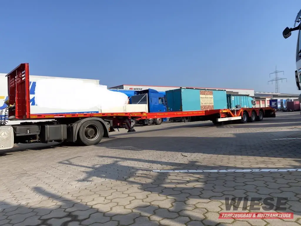Kässbohrer Ausziehbarer Tele Mega Plattformauflieger von Wiese Trailer Rent in Petershagen mieten ab 1420.00€